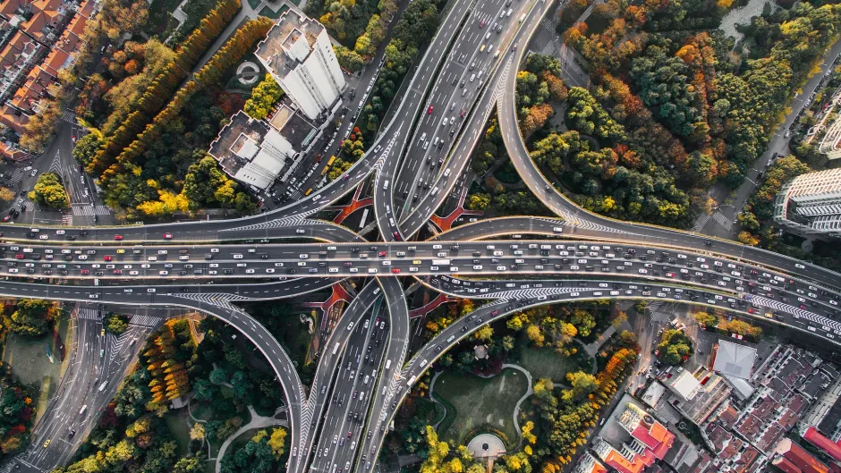 Rubrik_Verkehr_c._Pixabay_Autobahnkreuz_von_oben_architecture-1837176_1920